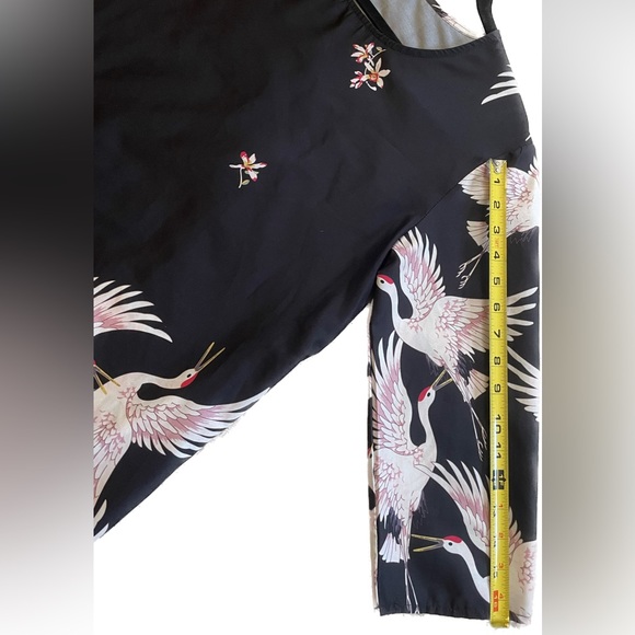 Size women’s medium flowy, versatile crane dress. - Picture 7 of 8